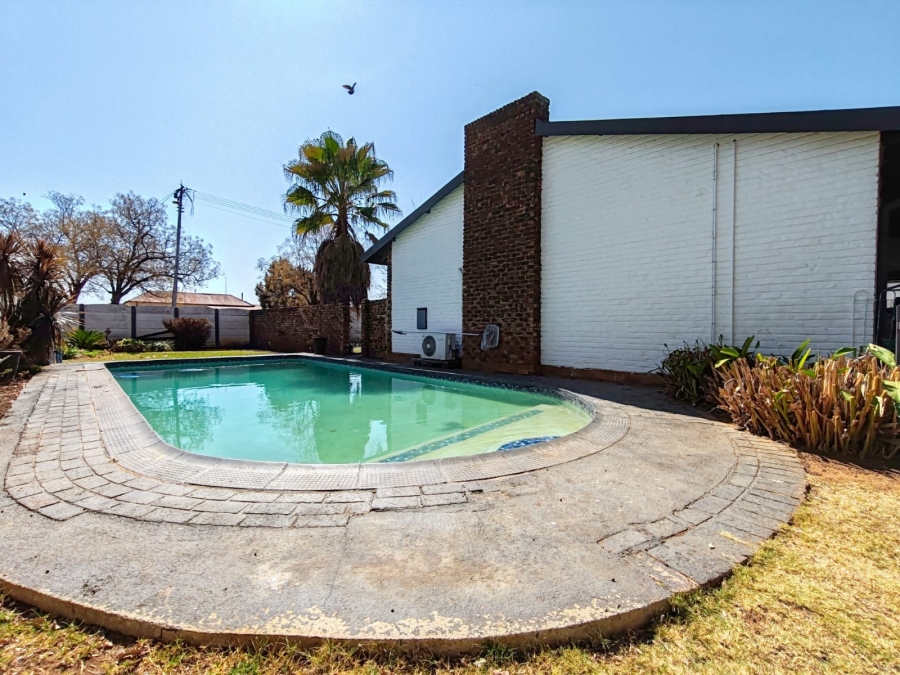 5 Bedroom Property for Sale in Miederpark North West